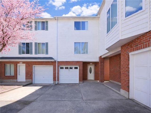  3 BR,  2.00 BTH &nbsp;Single family style home in Arden Heights