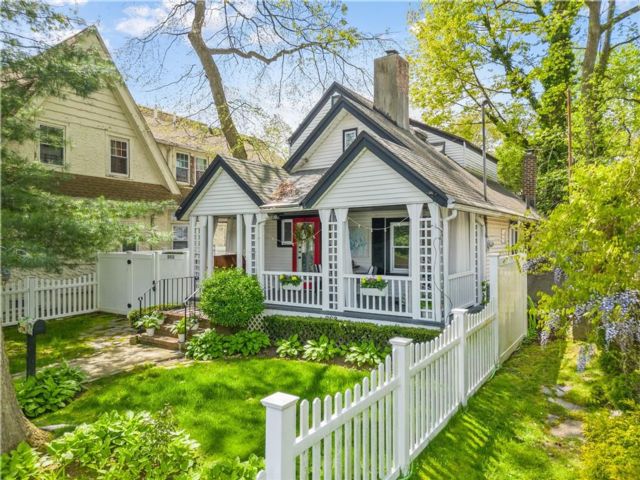  3 BR,  1.00 BTH &nbsp;Single family style home in Great Kill