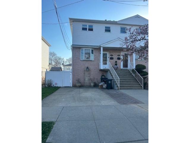  3 BR,  3.00 BTH &nbsp;Single family style home in Bergen Beach