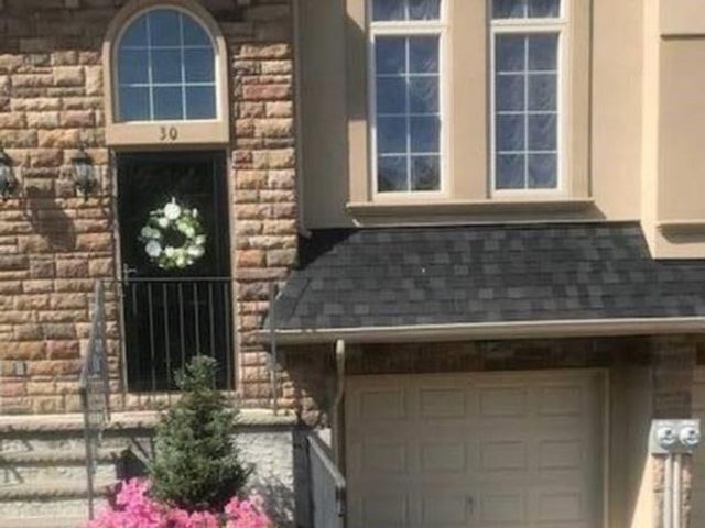  3 BR,  4.00 BTH &nbsp;Single family style home in New Springville