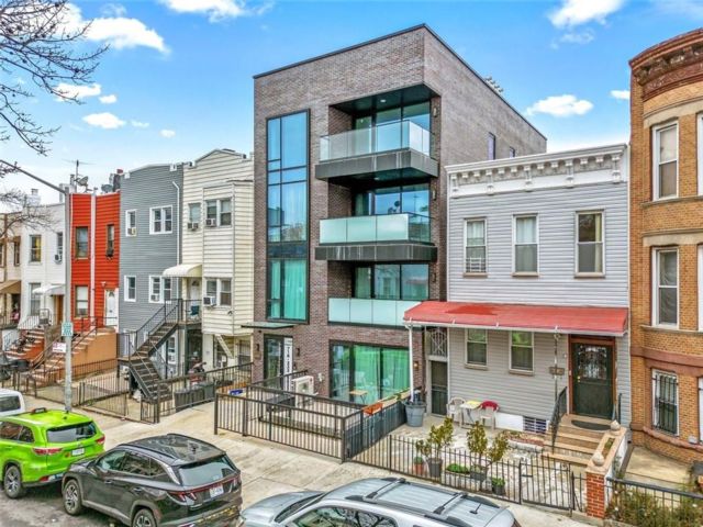  1 BR,  1.00 BTH &nbsp;Condominium style home in Sunset Park