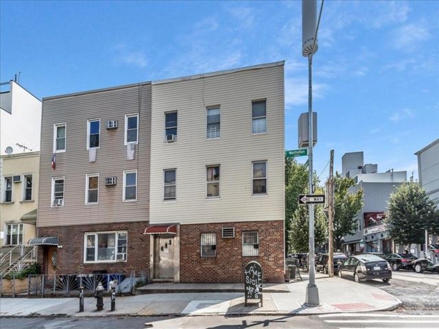  7 BR,  0.00 BTH &nbsp;Multi-family style home in Greenpoint