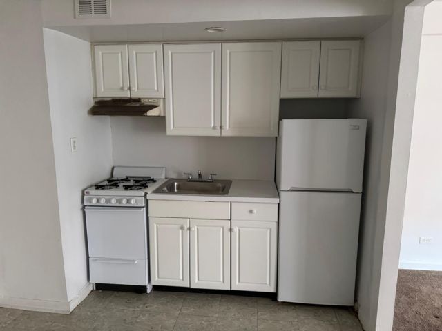 Studio,  1.00 BTH &nbsp; style home in Forest Hills