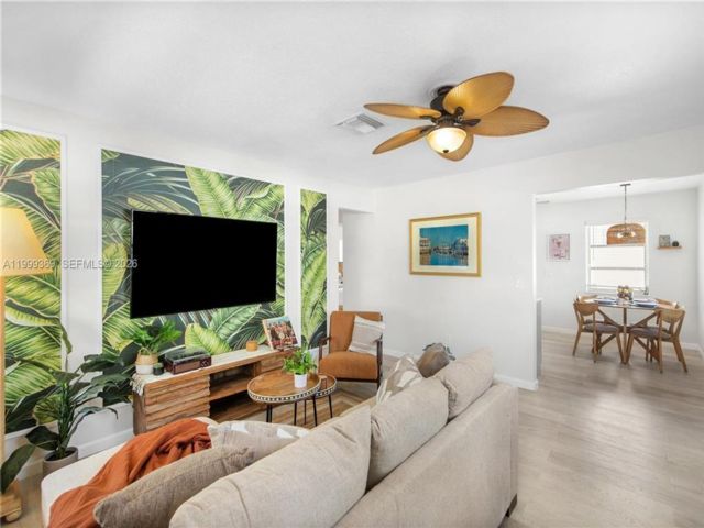  2 BR,  1.00 BTH &nbsp;Townhouse style home in Dania Beach