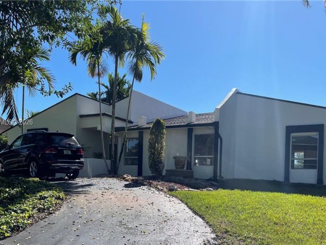  4 BR,  3.00 BTH &nbsp;European style home in Palmetto Bay