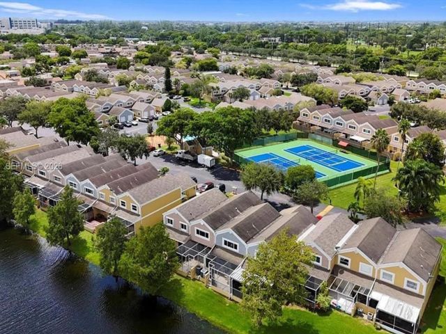  3 BR,  3.00 BTH &nbsp; style home in Pembroke Pines