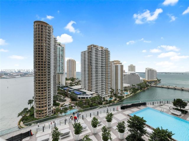  2 BR,  2.00 BTH &nbsp; style home in Miami