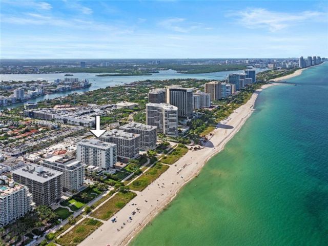  2 BR,  2.50 BTH &nbsp; style home in Surfside