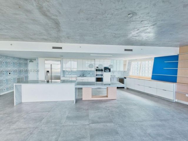  2 BR,  2.00 BTH &nbsp; style home in Miami