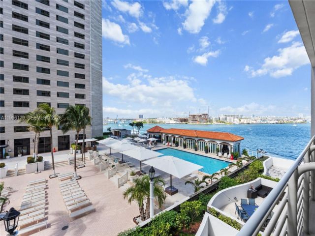  2 BR,  2.00 BTH &nbsp; style home in Miami