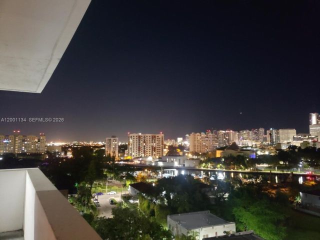  2 BR,  2.00 BTH &nbsp; style home in Miami