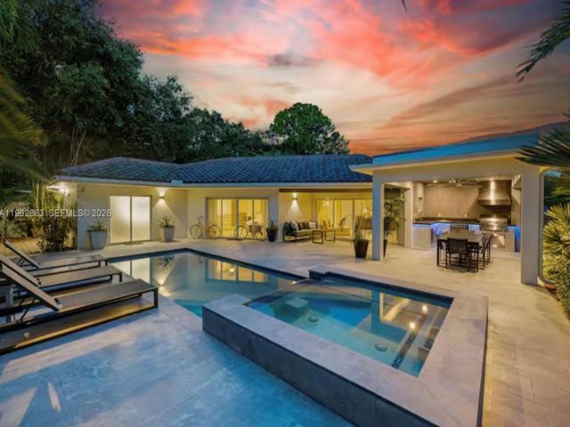  3 BR,  3.00 BTH &nbsp; style home in Biscayne Park