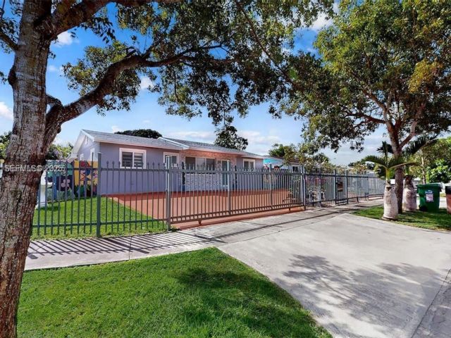  5 BR,  3.00 BTH &nbsp; style home in Homestead