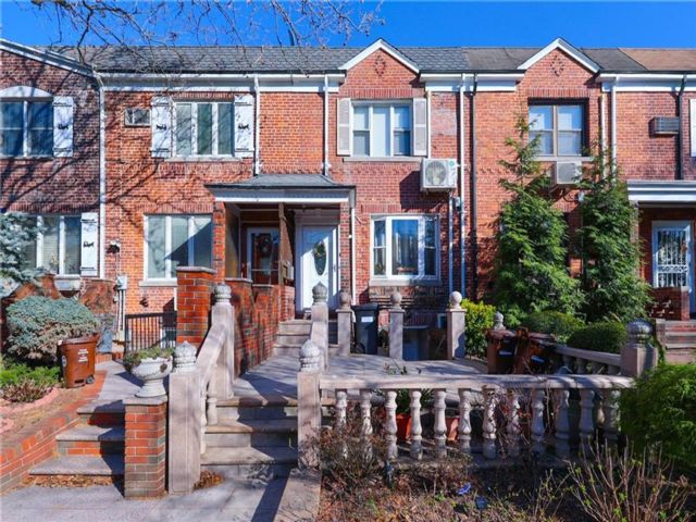  2 BR,  2.00 BTH &nbsp;Single family style home in Bath Beach