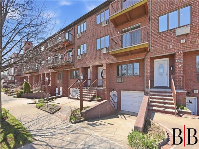  2 BR,  2.00 BTH &nbsp;Condominium style home in Marine Park