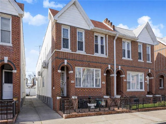  7 BR,  4.00 BTH &nbsp;Multi-family style home in Bensonhurst