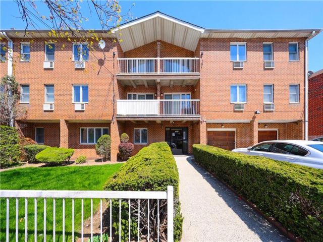  2 BR,  1.00 BTH &nbsp;Condominium style home in Bensonhurst
