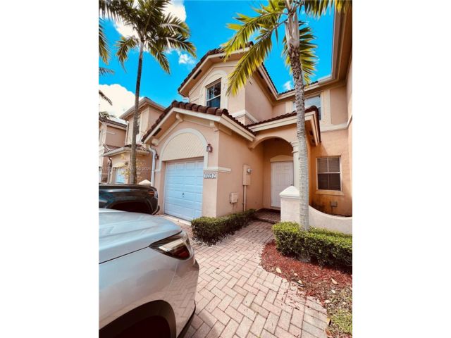  3 BR,  2.50 BTH &nbsp;Townhouse style home in Miami