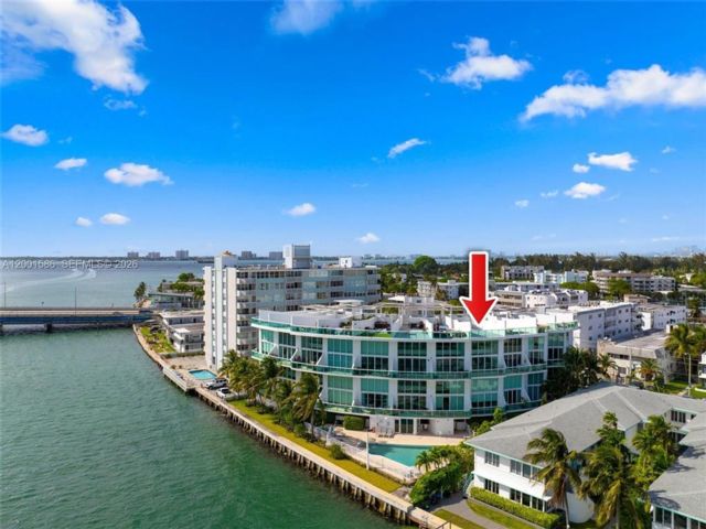  2 BR,  2.50 BTH &nbsp;Condo style home in Miami Beach