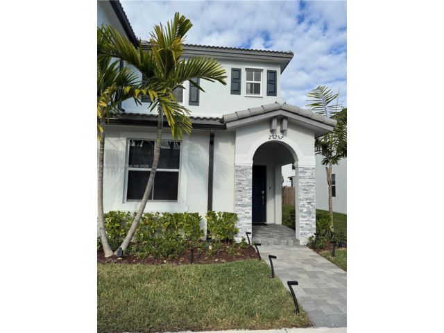  3 BR,  3.00 BTH &nbsp;Townhouse style home in Homestead