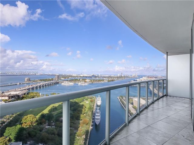  2 BR,  2.00 BTH &nbsp;Condo style home in Miami
