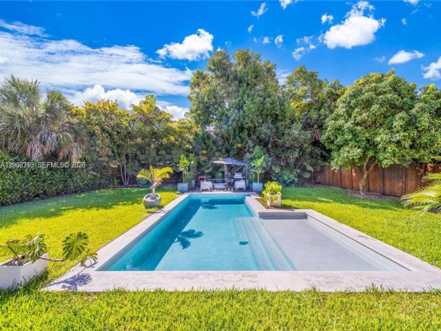  3 BR,  2.00 BTH &nbsp; style home in Miami