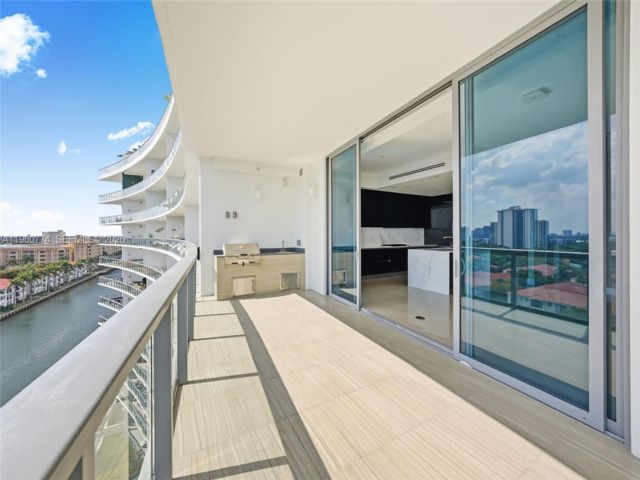  3 BR,  4.50 BTH &nbsp; style home in Aventura