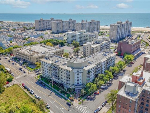  2 BR,  1.00 BTH &nbsp;Condominium style home in Rockaway Park