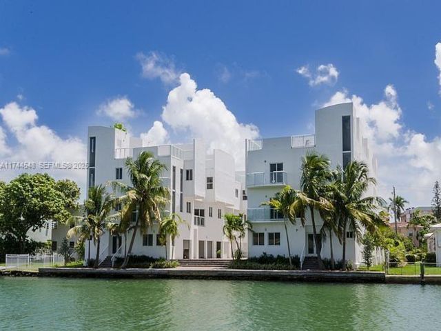  3 BR,  4.00 BTH &nbsp; style home in Miami Beach