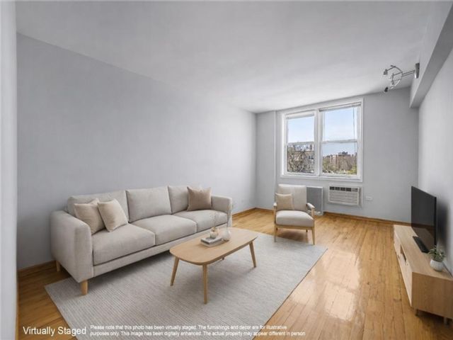  1 BR,  1.00 BTH &nbsp;Co-op style home in Gravesend