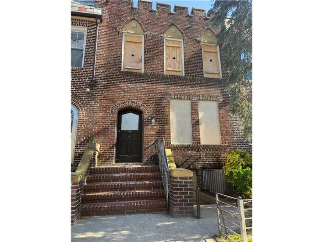 Studio,  0.00 BTH &nbsp;Multi-family style home in Bay Ridge