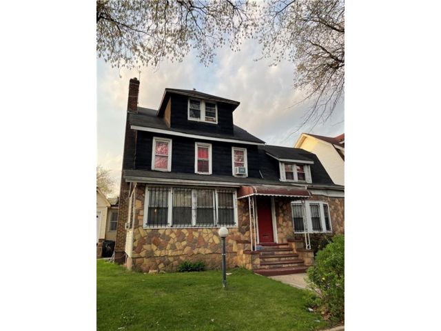 Studio,  0.00 BTH &nbsp;Multi-family style home in East Flatbush
