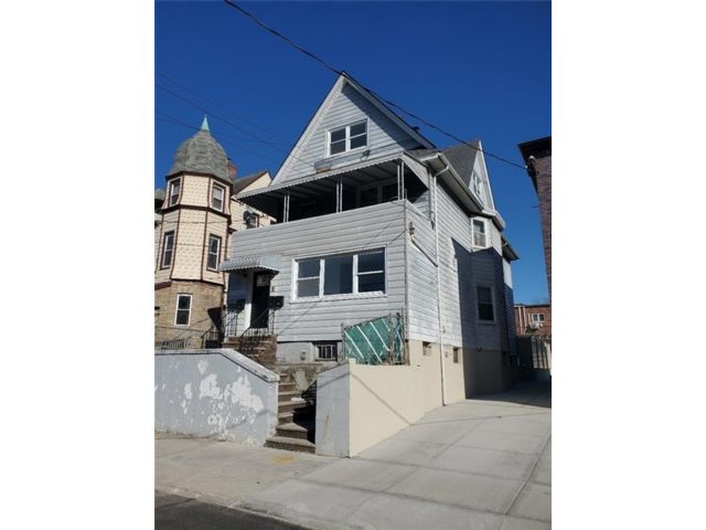 Studio,  4.00 BTH &nbsp;Multi-family style home in Dyker Heights