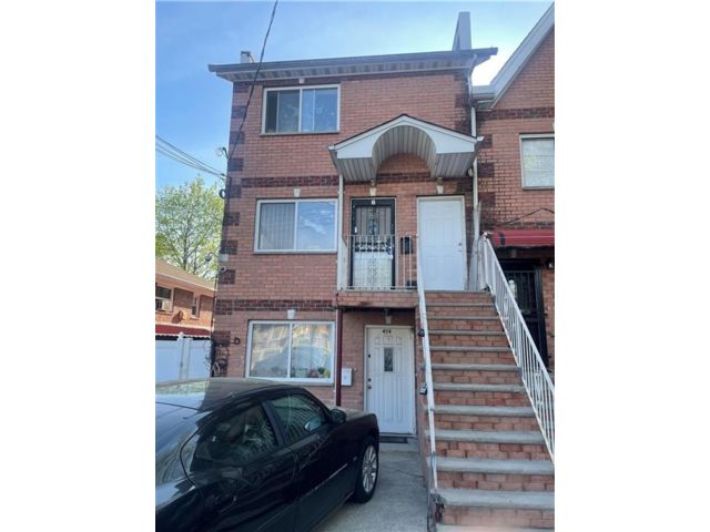 Studio,  5.00 BTH &nbsp;Multi-family style home in East Flatbush