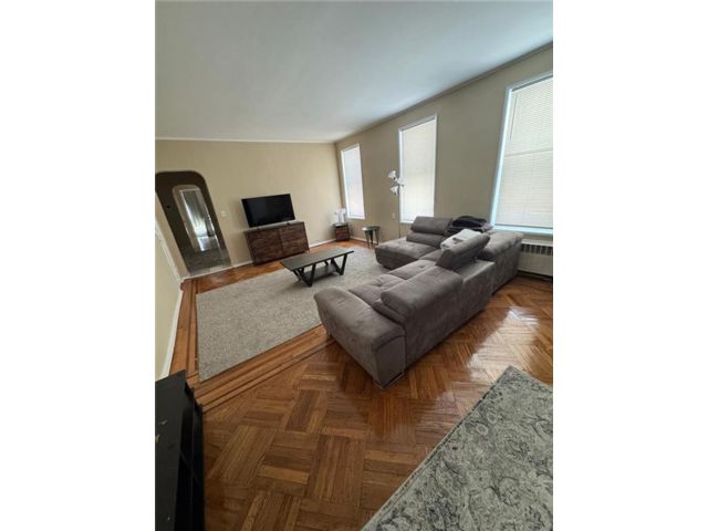  7 BR,  5.50 BTH &nbsp;Multi-family style home in Sheepshead Bay