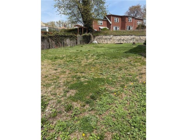 Lot <b>Size:</b>  &nbsp;Residential style home in Grasmere