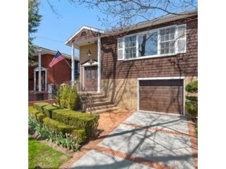 4 BR,  3.00 BTH &nbsp;Single family style home in Bay Ridge