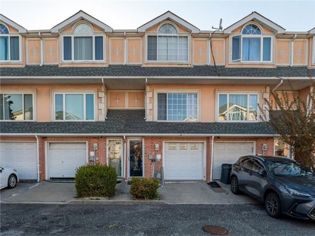  3 BR,  3.00 BTH &nbsp;Single family style home in South Beach