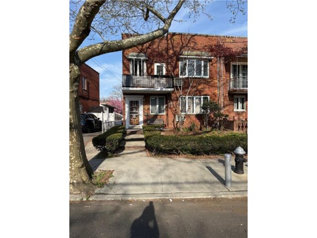 Studio,  4.00 BTH &nbsp;Multi-family style home in Mill Basin