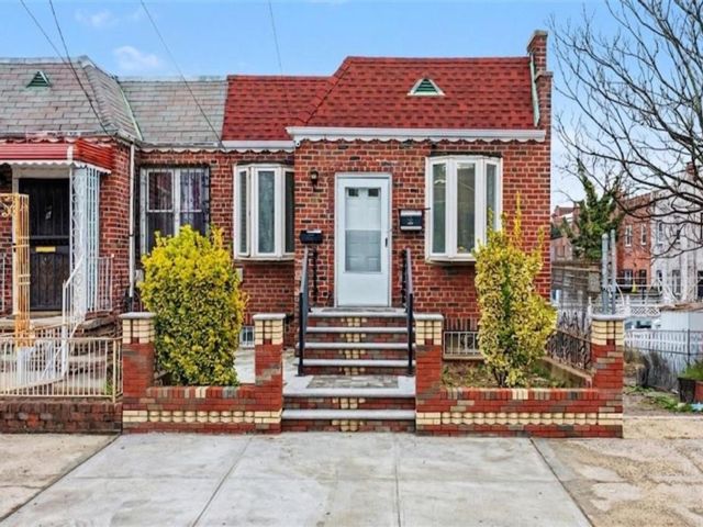  2 BR,  2.00 BTH &nbsp;Single family style home in East Flatbush