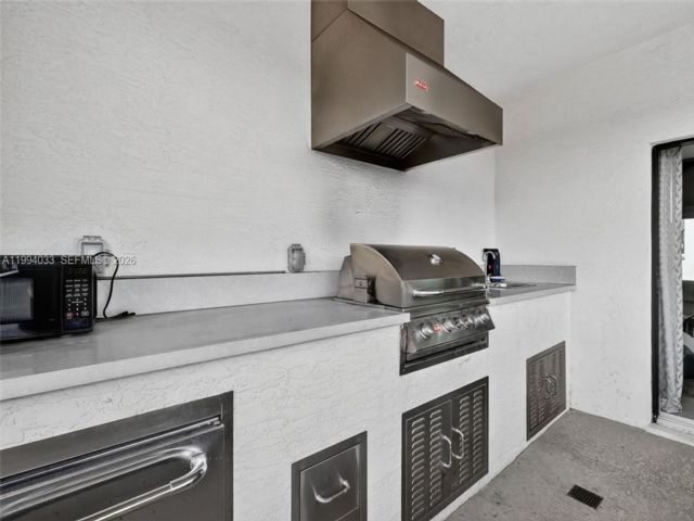  4 BR,  4.00 BTH &nbsp; style home in Medley