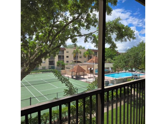  2 BR,  2.00 BTH &nbsp; style home in Plantation