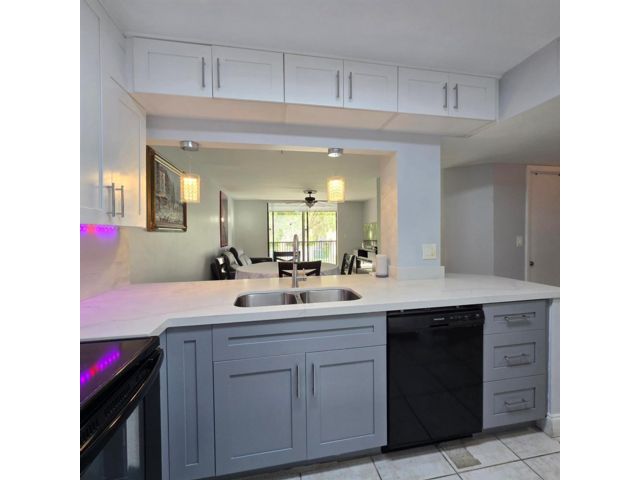 [PHOTO]
