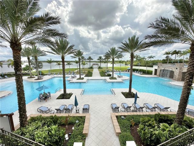  4 BR,  3.50 BTH &nbsp; style home in Loxahatchee