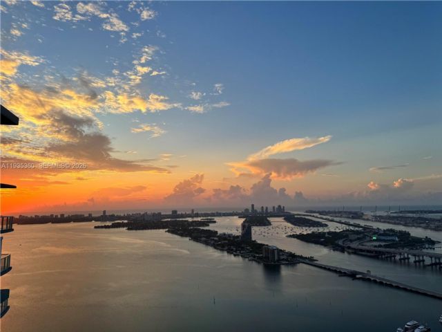  2 BR,  2.50 BTH &nbsp; style home in Miami