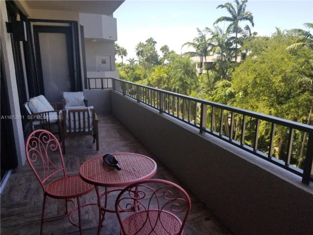  3 BR,  3.00 BTH &nbsp; style home in Key Biscayne