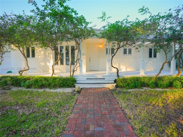  3 BR,  2.00 BTH &nbsp; style home in Key Biscayne
