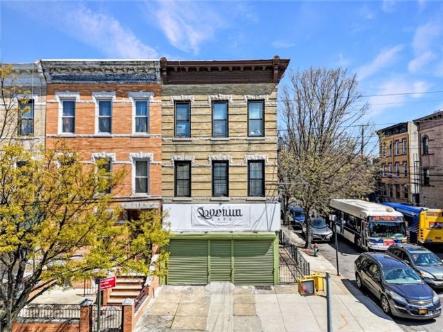 Studio,  0.00 BTH &nbsp;Mixed use style home in Bushwick