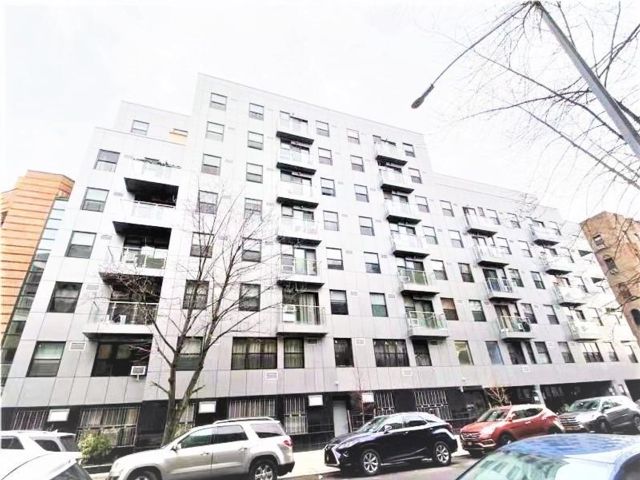  1 BR,  1.00 BTH &nbsp;Condominium style home in Midwood