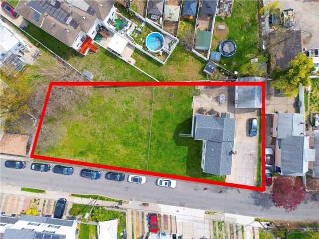  4 BR,  3.00 BTH &nbsp;Single family style home in Mariners Harbor